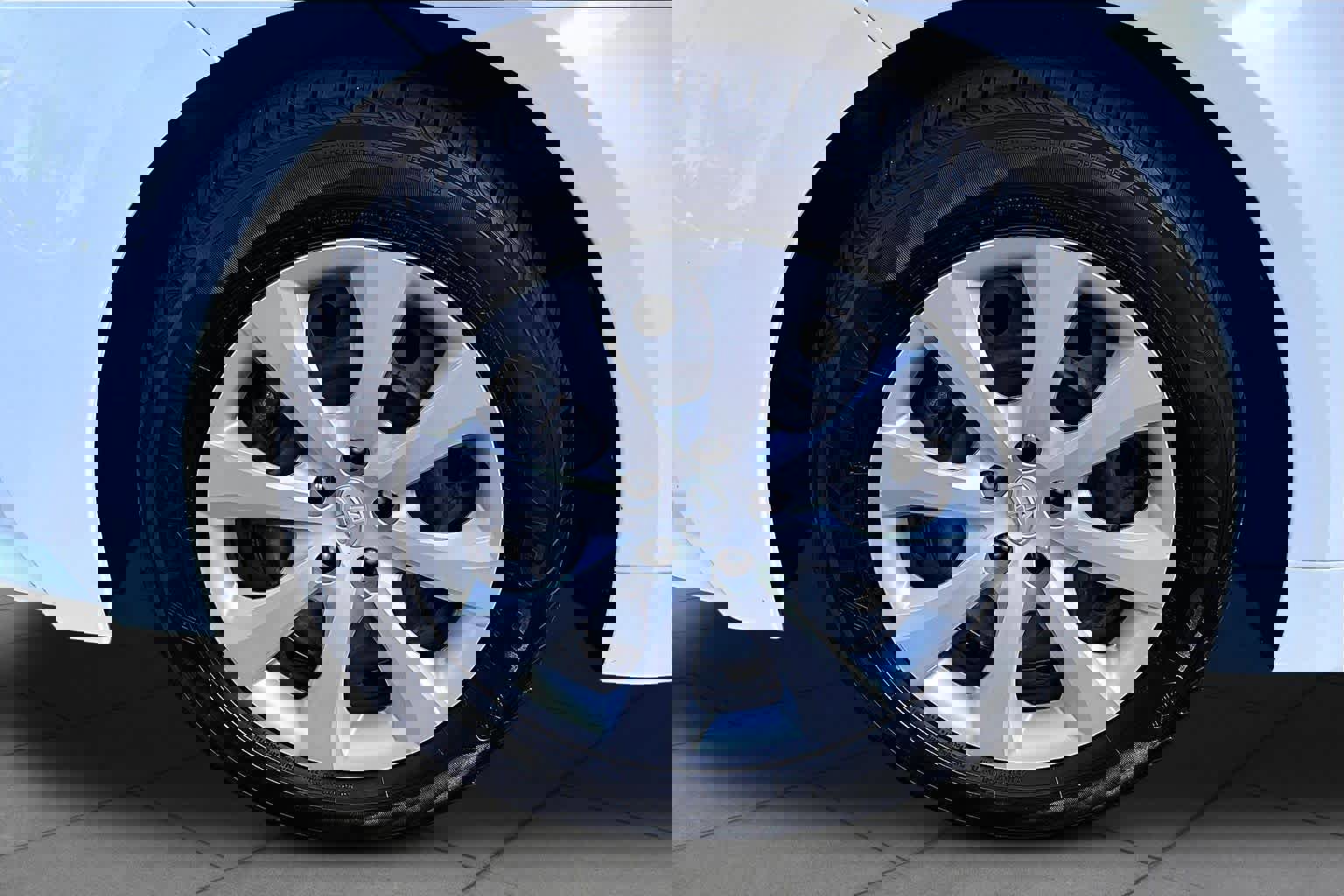 Used 2023 Toyota Corolla LE w/ Carpet Mat Package (TMS) FWD image 10