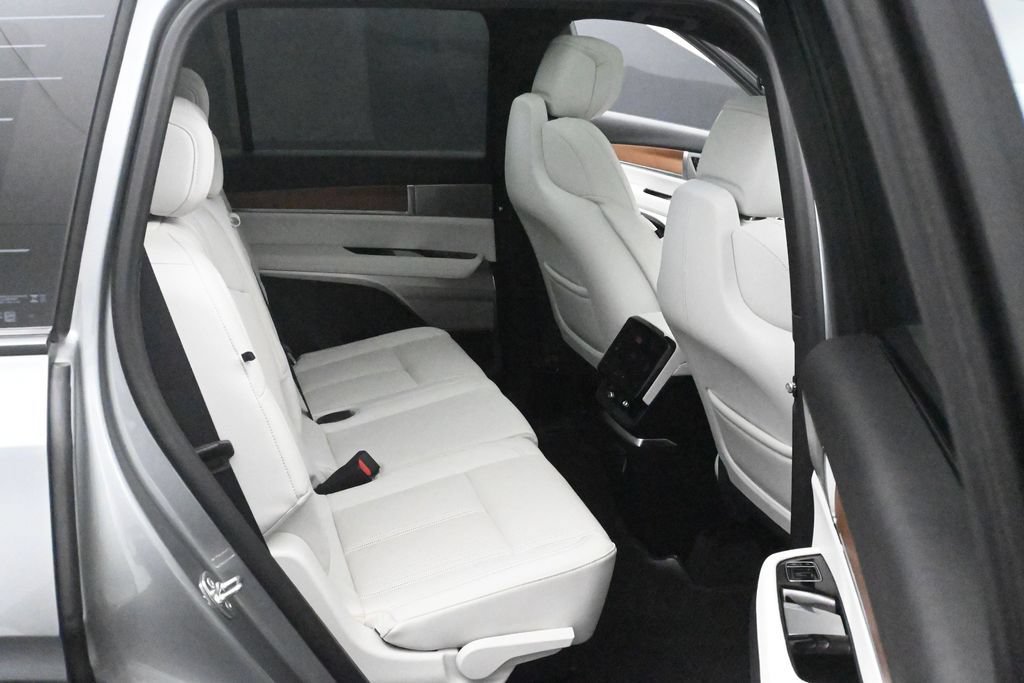 Used 2026 Cadillac Vistiq Luxury AWD/4WD image 12
