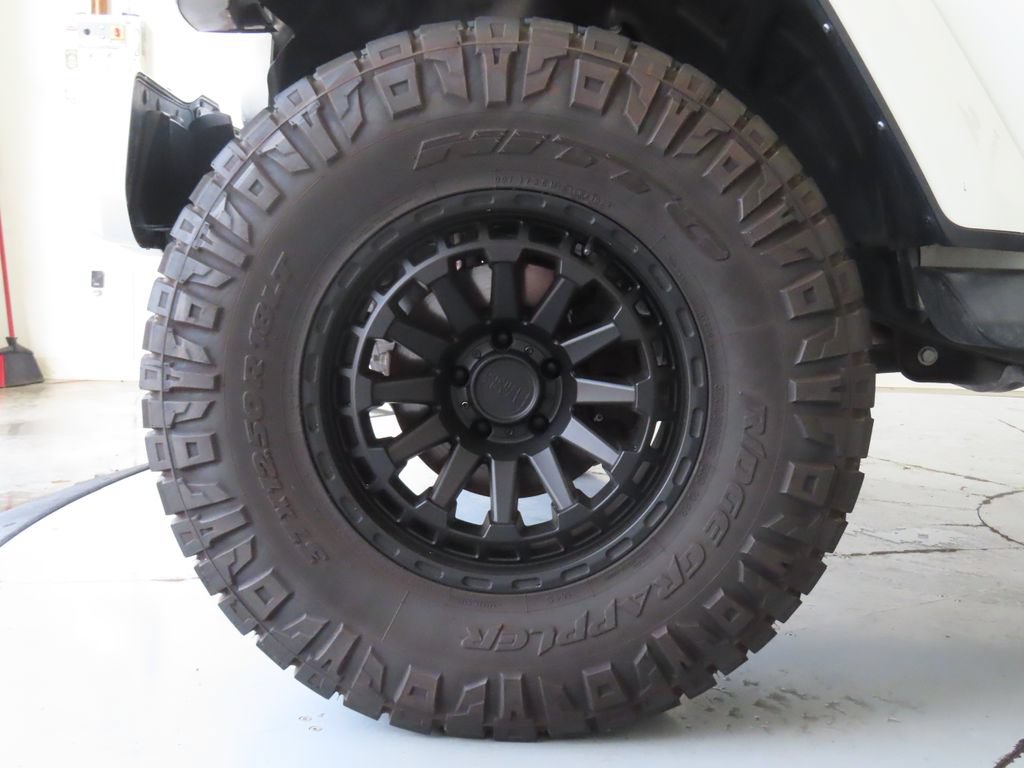Used 2023 Jeep Wrangler Unlimited Sahara AWD/4WD image 25