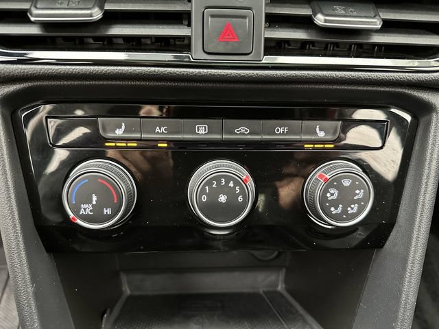 Used 2023 Volkswagen Taos SE w/ Panoramic Sunroof Package AWD/4WD image 18