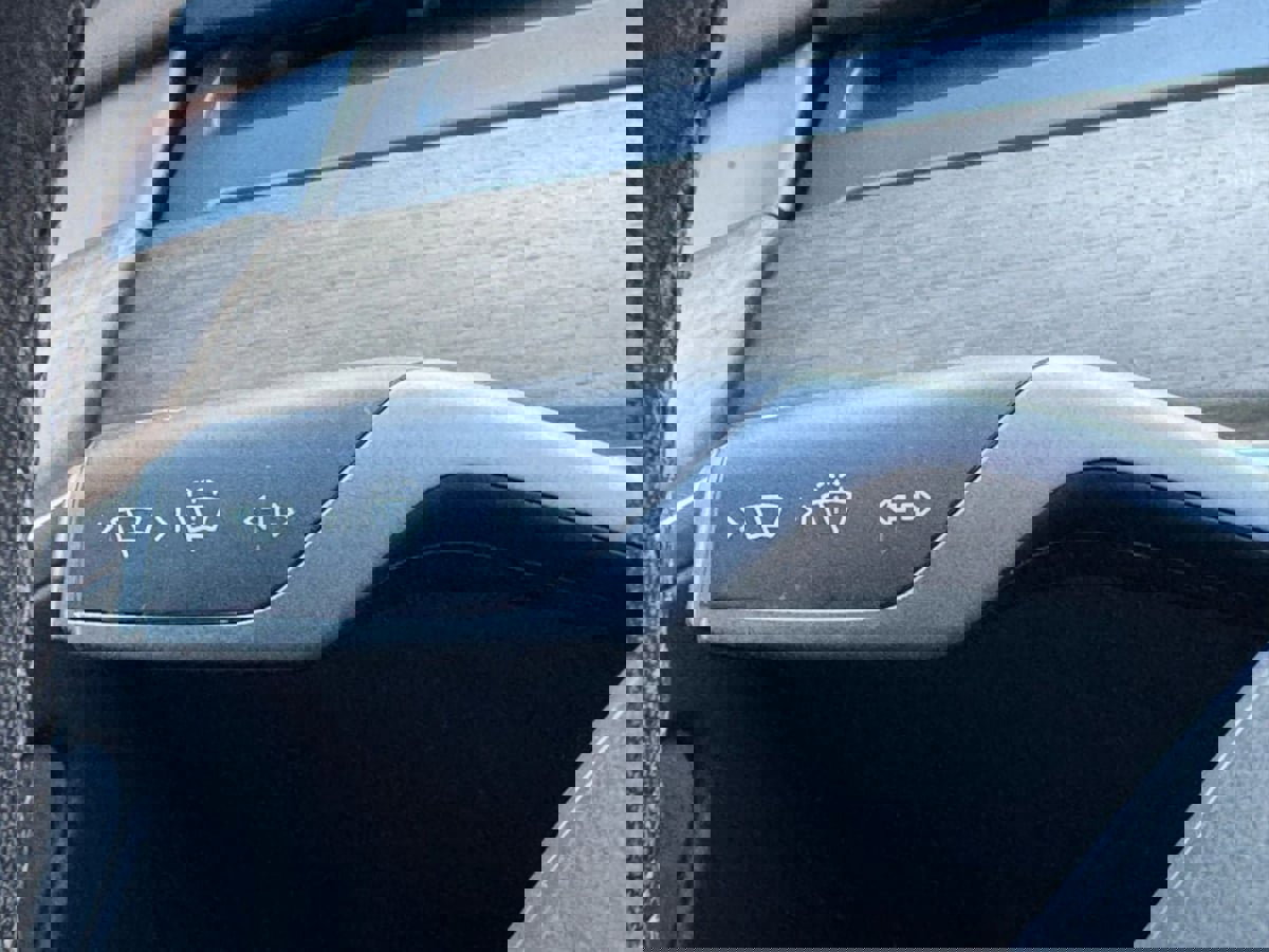 Used 2025 Tesla Model Y Long Range image 33