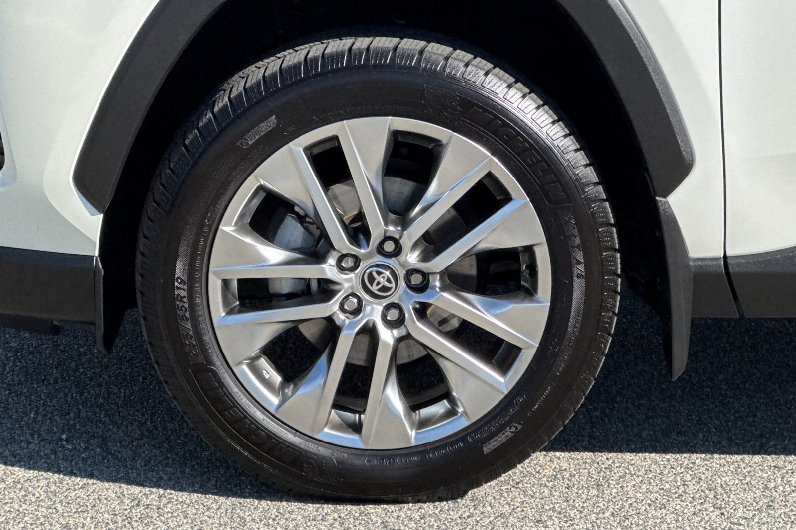 Used 2021 Toyota RAV4 XLE Premium image 25