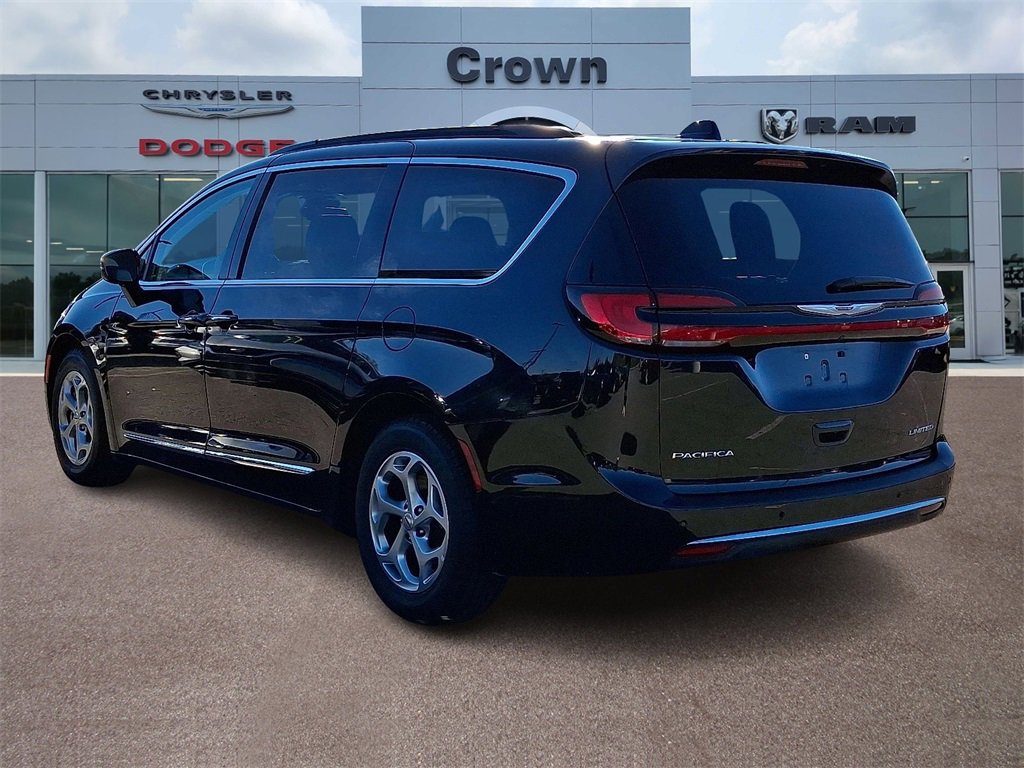 Used 2023 Chrysler Pacifica Limited image 4