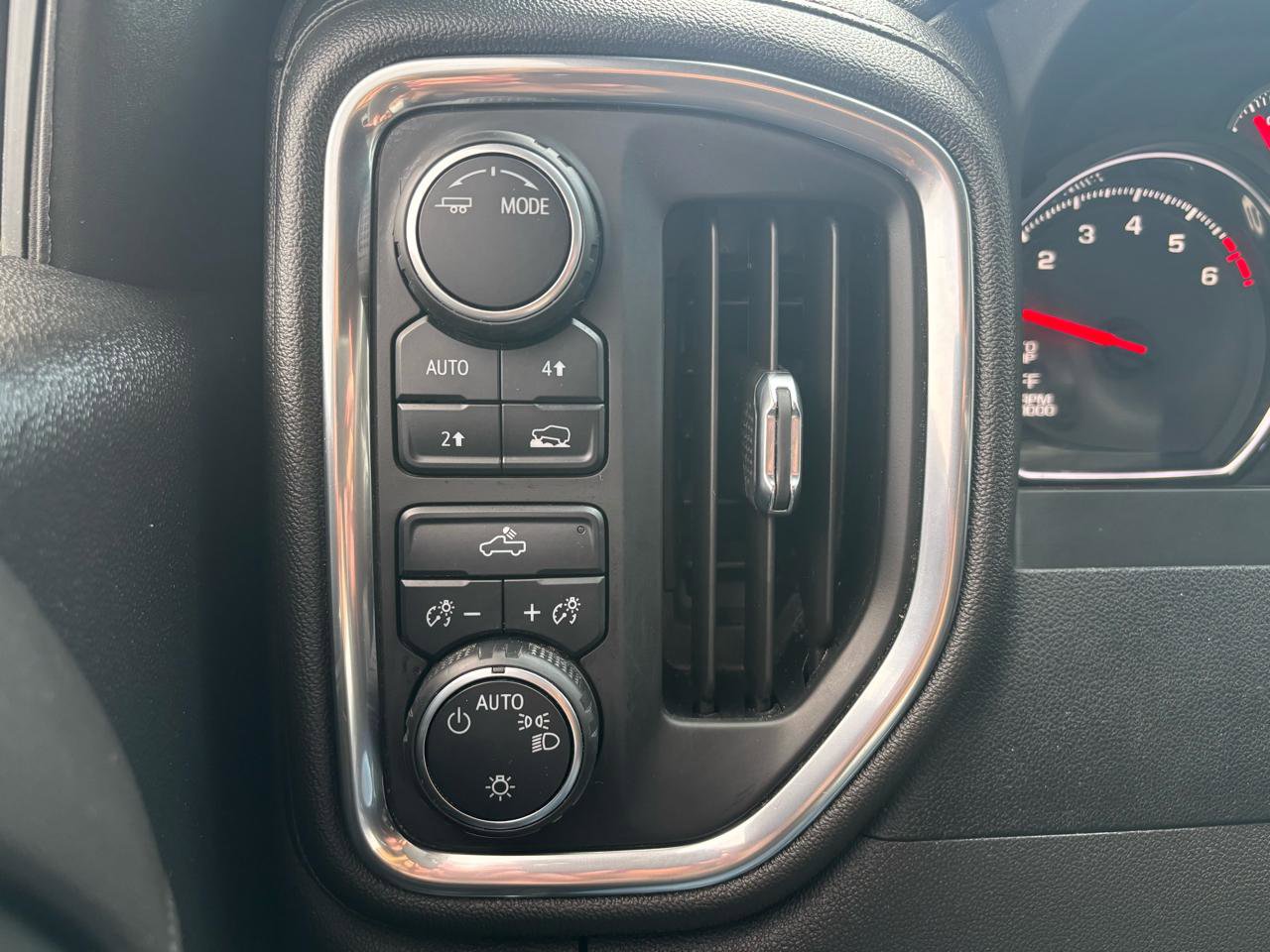 Used 2022 Chevrolet Silverado 1500 LT image 36