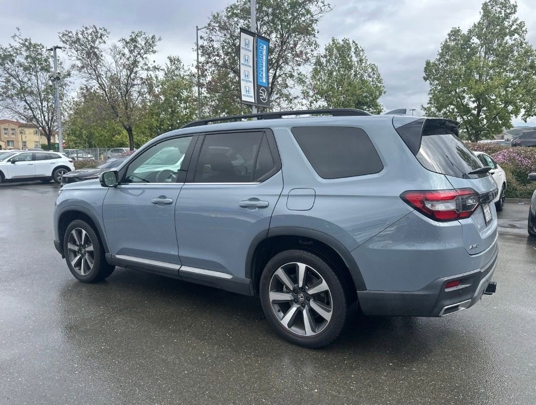 Used 2024 Honda Pilot Touring image 4