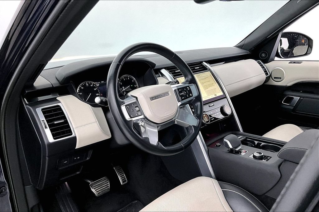 Used 2023 Land Rover Discovery HSE R-Dynamic AWD/4WD image 16