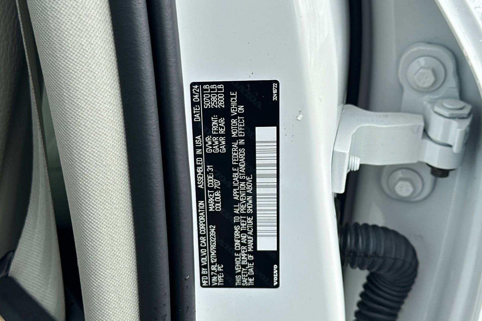 Certified 2024 Volvo S60 B5 Ultimate w/ Climate Package image 29