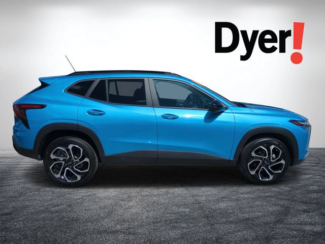 Used 2025 Chevrolet Trax RS w/ Driver Confidence Package FWD image 2