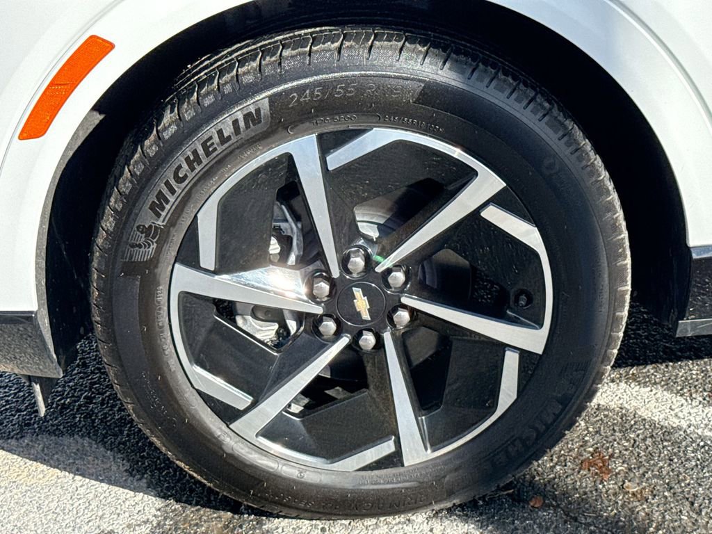 Used 2025 Chevrolet Equinox EV LT image 18