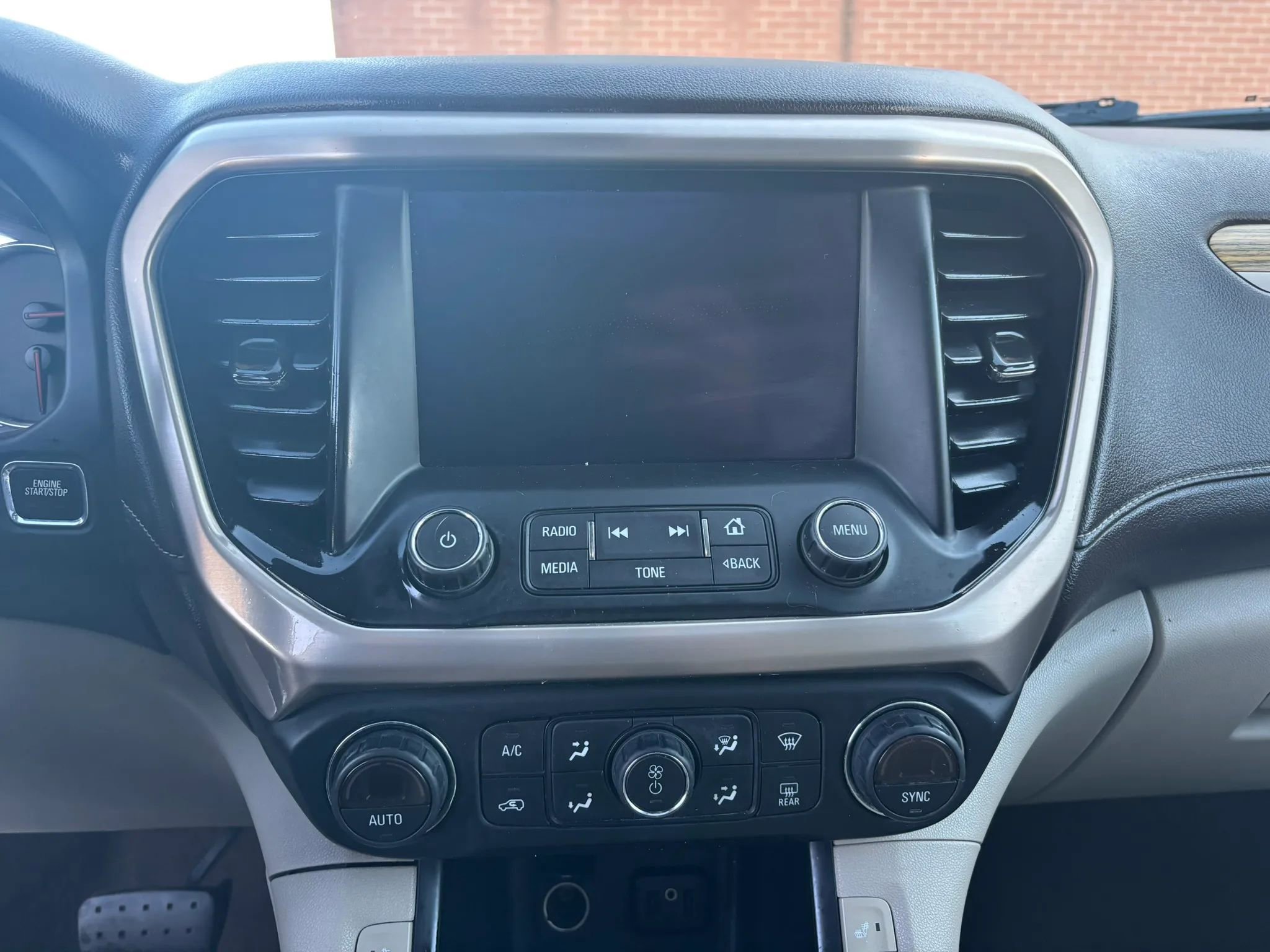Used 2018 GMC Acadia Denali w/ Technology Package AWD/4WD image 21