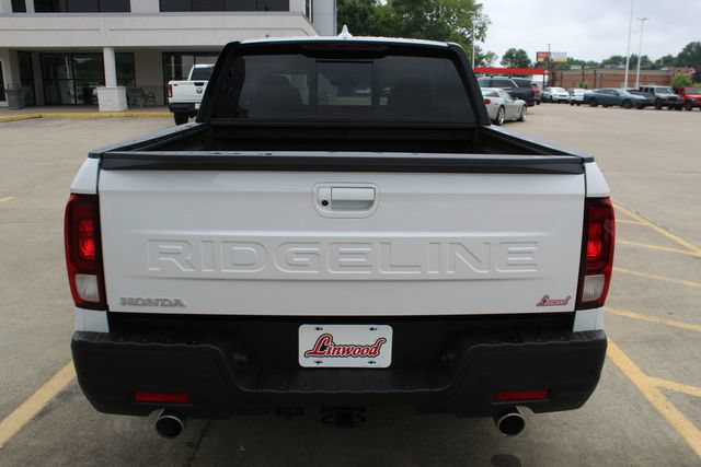 Used 2025 Honda Ridgeline Black Edition image 4