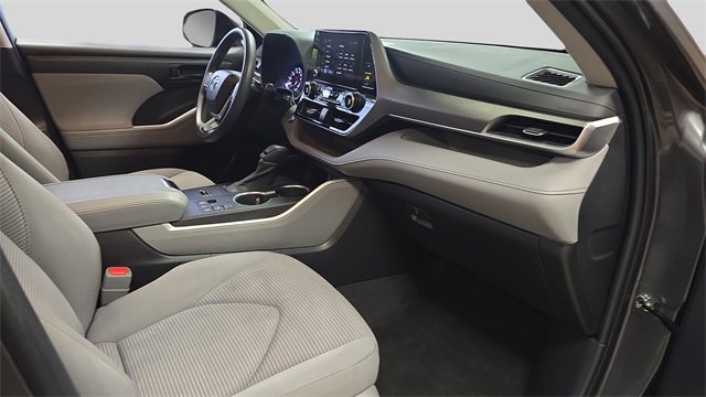 Used 2023 Toyota Highlander L image 13