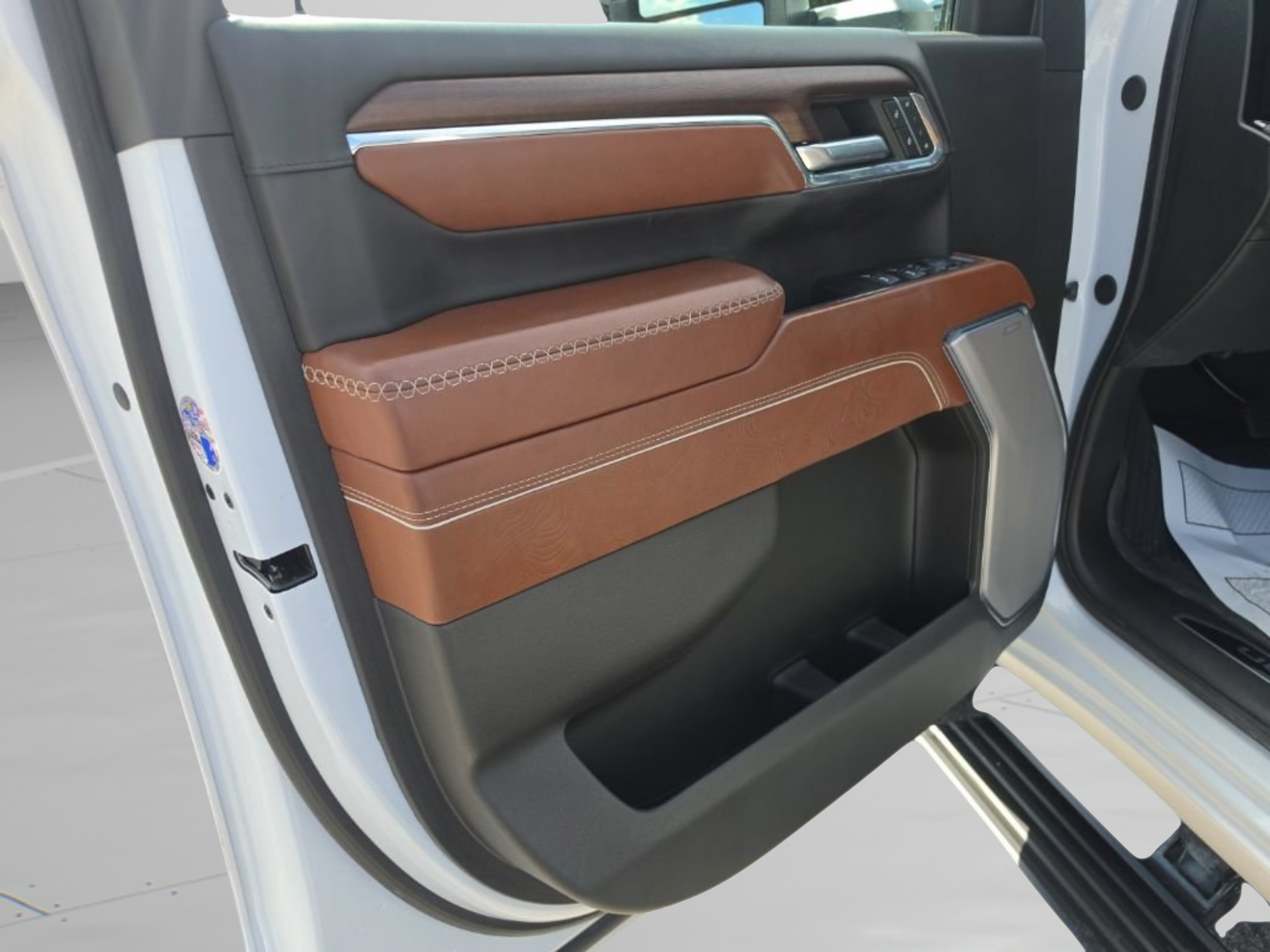 Used 2024 GMC Sierra 3500 Denali Ultimate AWD/4WD image 17