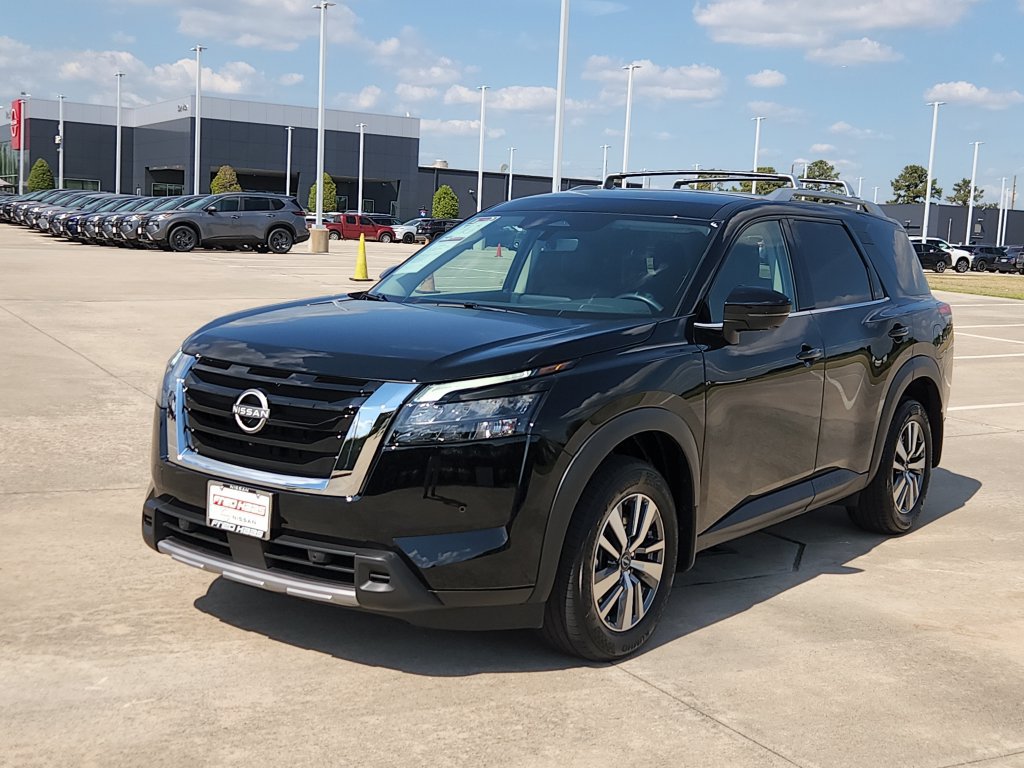 Used 2025 Nissan Pathfinder SL AWD/4WD image 9