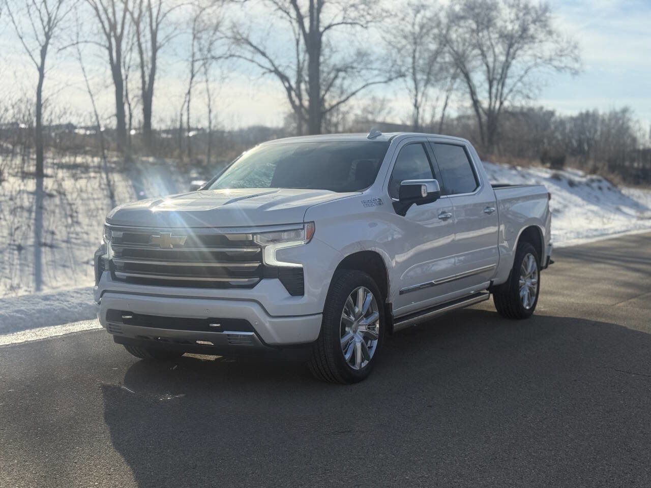 Used 2025 Chevrolet Silverado 1500 High Country image 3