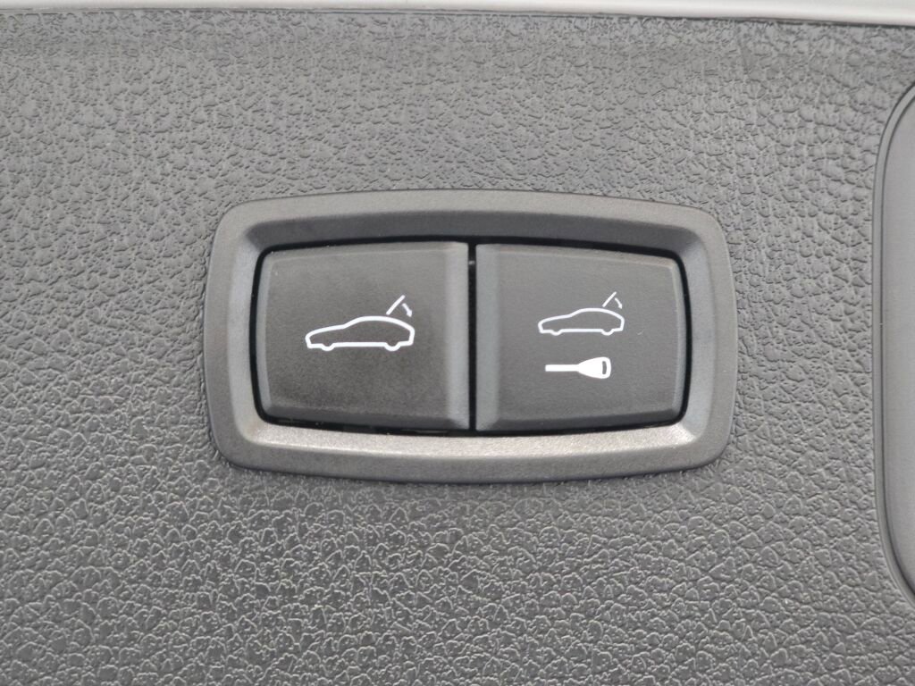 Certified 2025 Porsche Macan image 22