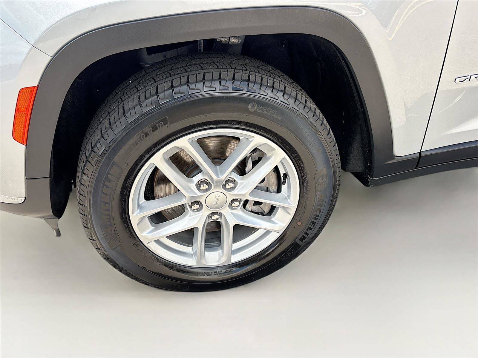 Used 2024 Jeep Grand Cherokee L Laredo image 35