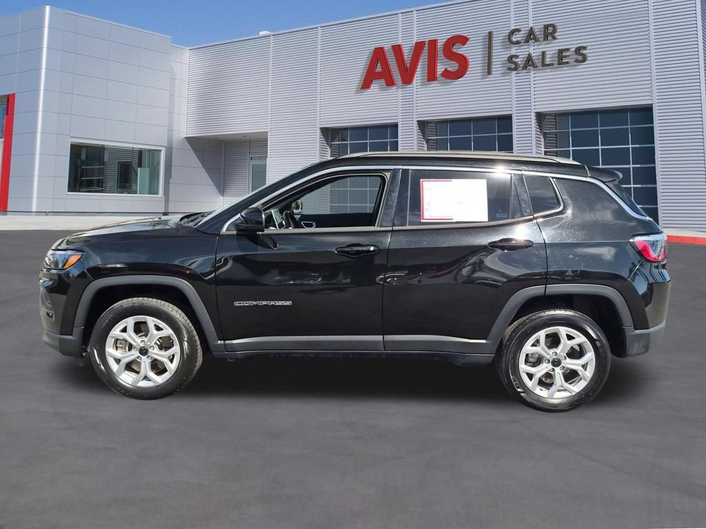 Used 2025 Jeep Compass Latitude w/ Sun & Sound Group AWD/4WD image 10