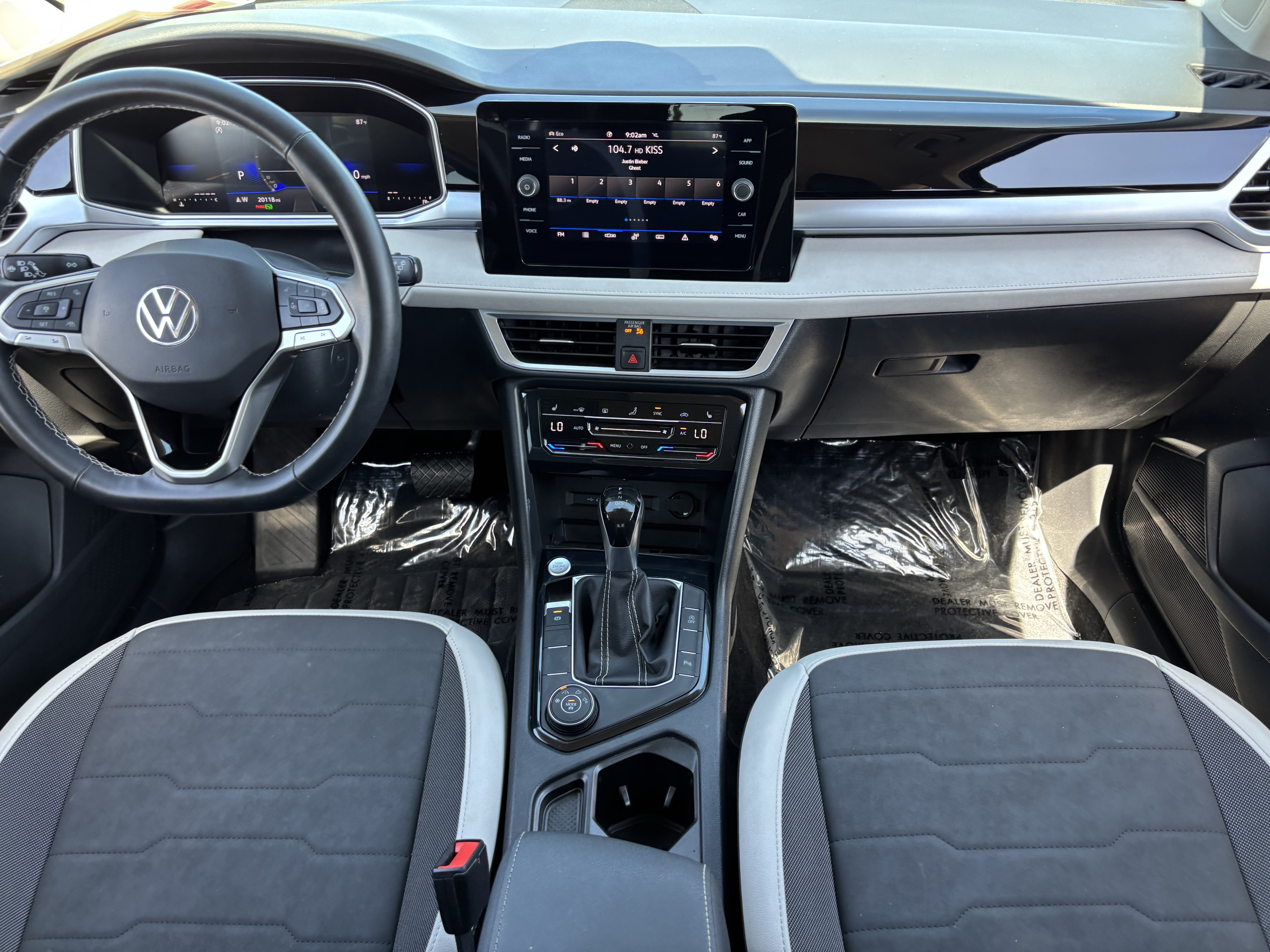 Used 2025 Volkswagen Taos SE AWD/4WD image 14