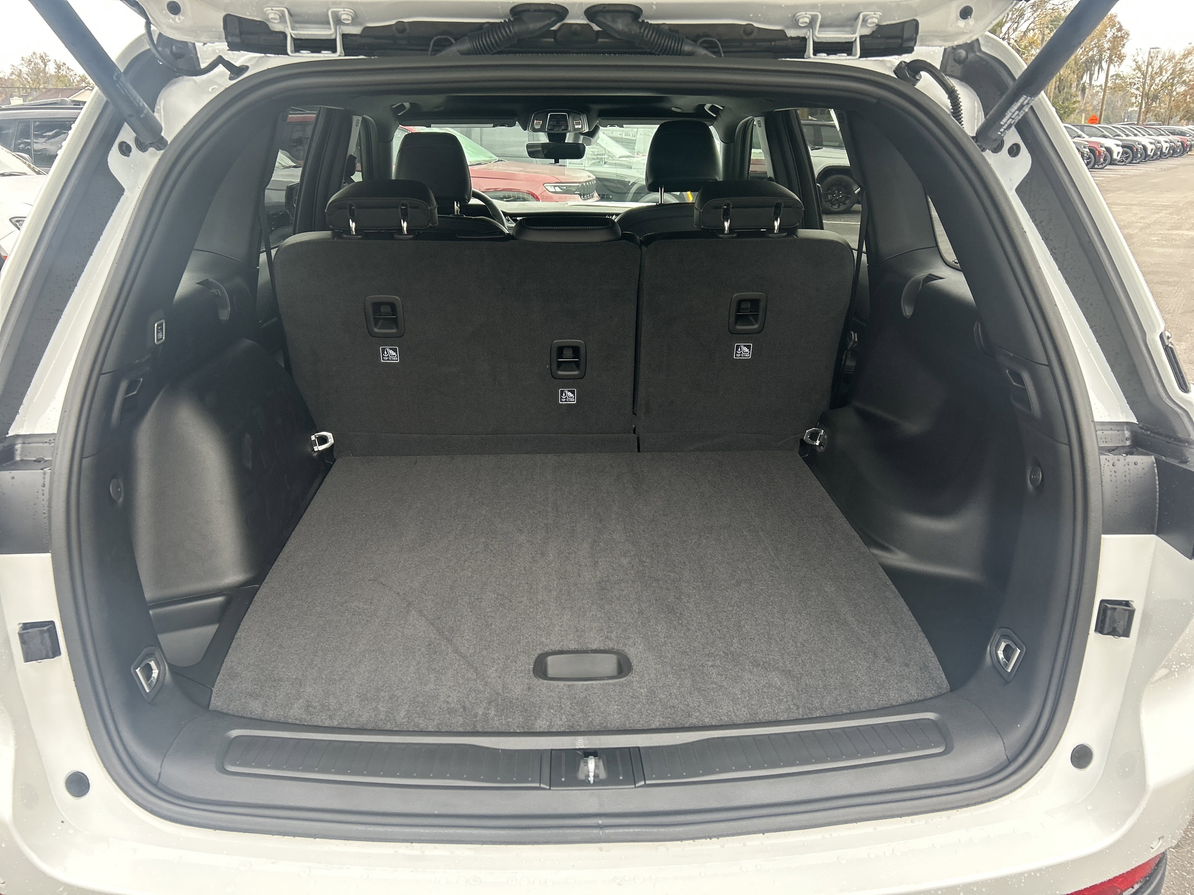 New 2025 Jeep Grand Cherokee Altitude image 7