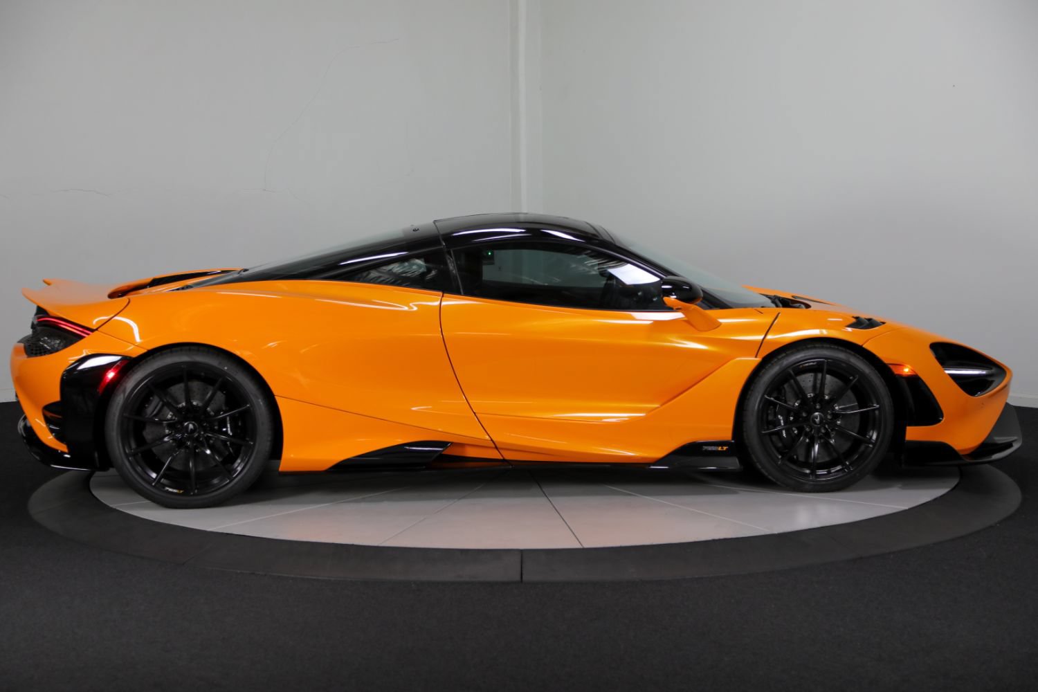 Used 2021 McLaren 765LT RWD image 10