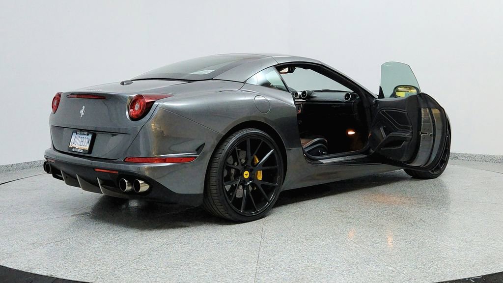 Used 2018 Ferrari California T image 11