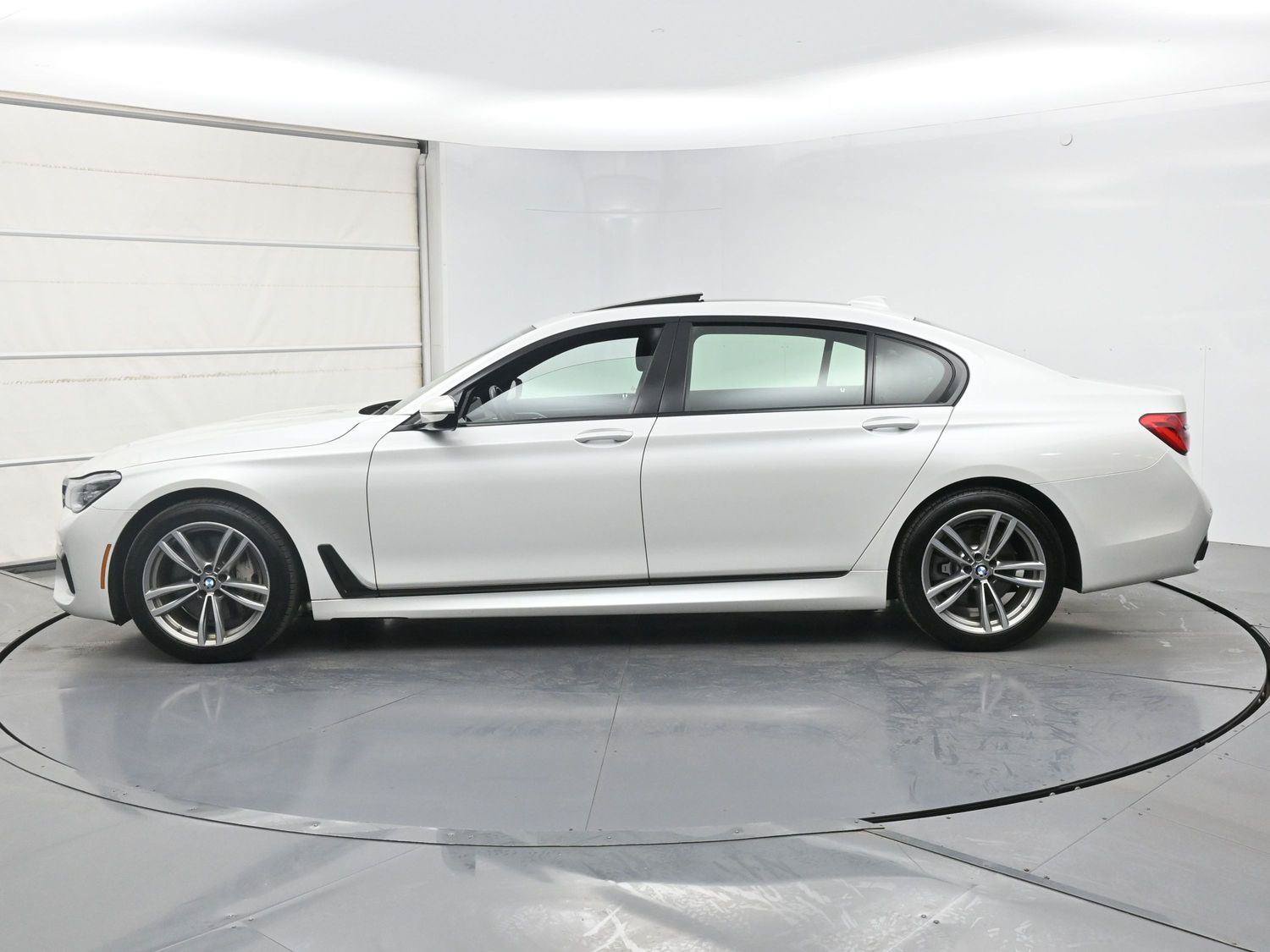 Used 2019 BMW 750i xDrive w/ M Sport Package AWD/4WD image 22