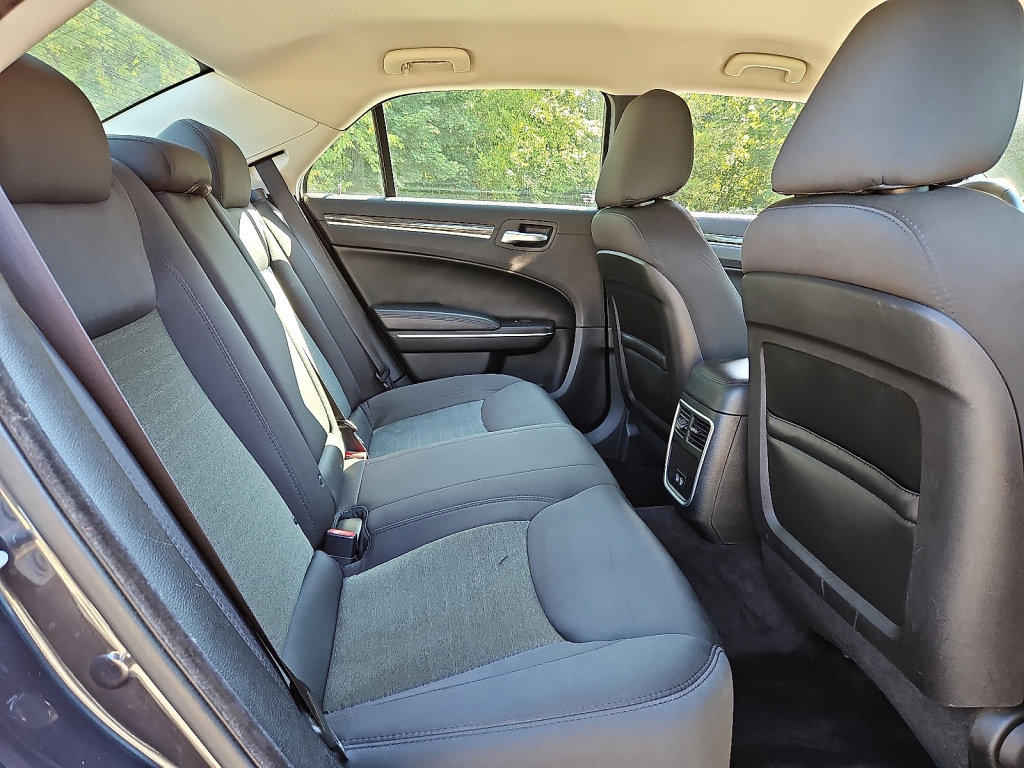Used 2018 Chrysler 300 Touring image 15
