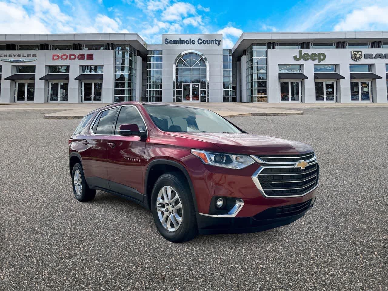 Used 2020 Chevrolet Traverse LT w/ Driver Confidence II Package FWD image 2