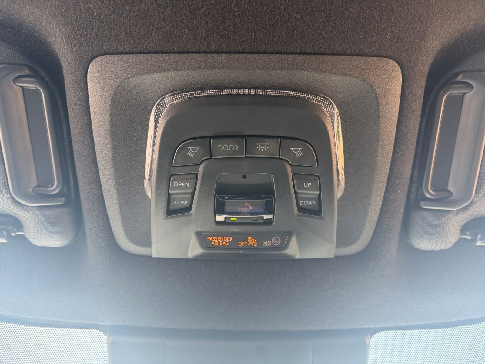 Used 2024 Toyota Corolla Cross XSE w/ Convenience Package image 24