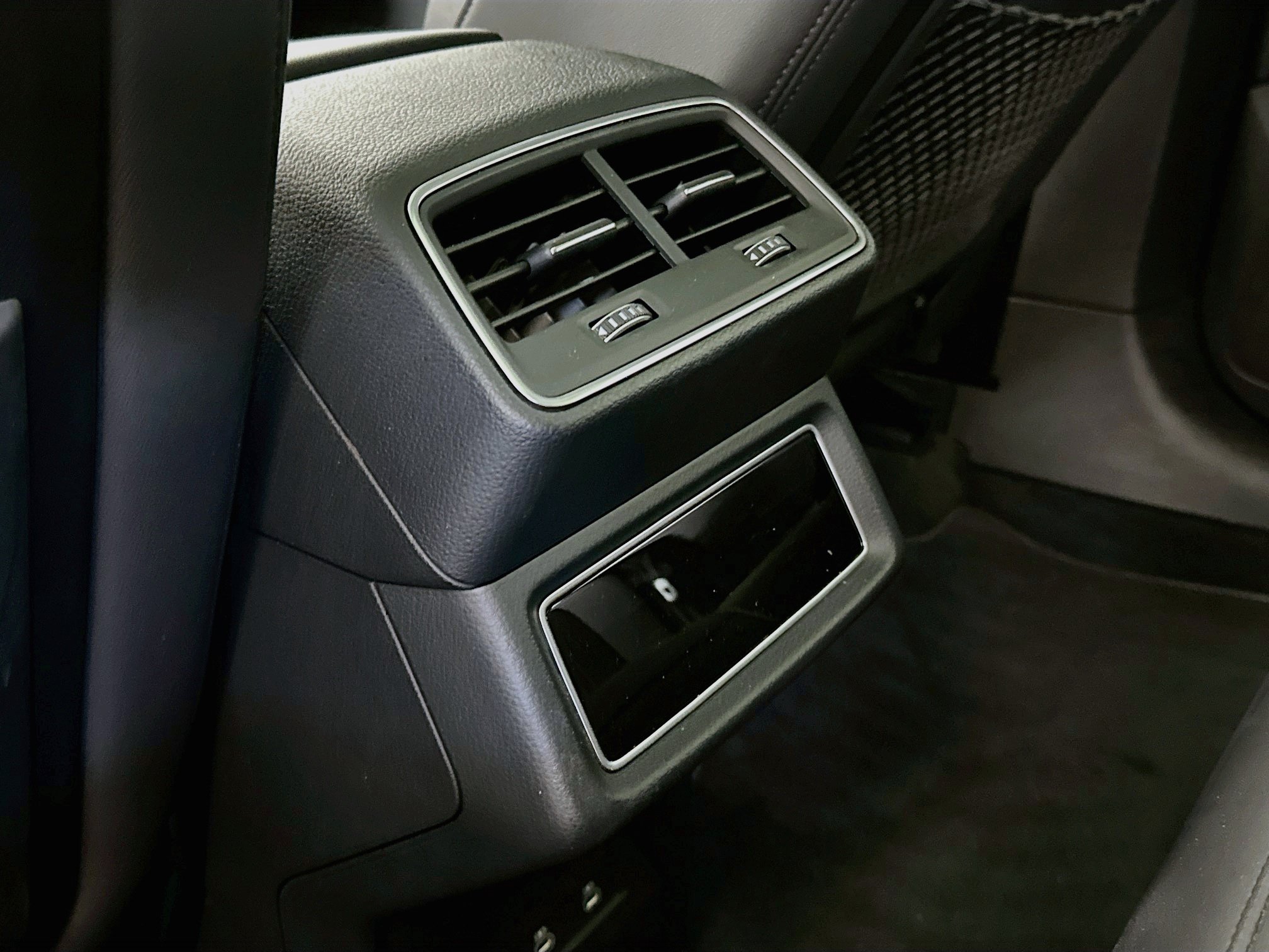 Used 2024 Audi Q8 e-tron Premium AWD/4WD image 28