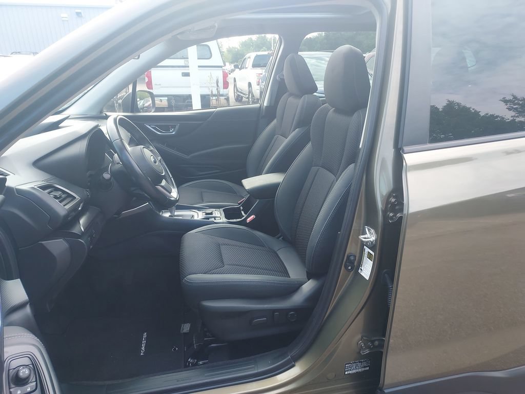 Used 2023 Subaru Forester Premium AWD/4WD image 27