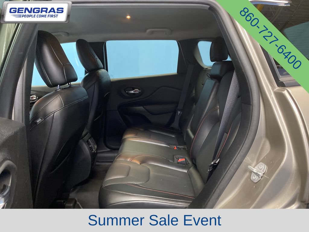 Used 2020 Jeep Cherokee Trailhawk AWD/4WD image 25