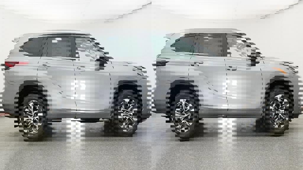 New 2026 Toyota Highlander XLE image 60