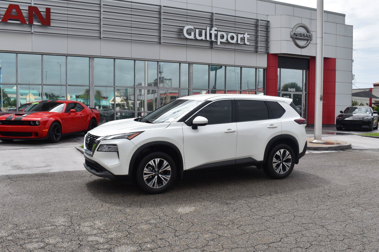 Used 2023 Nissan Rogue SV FWD image 2