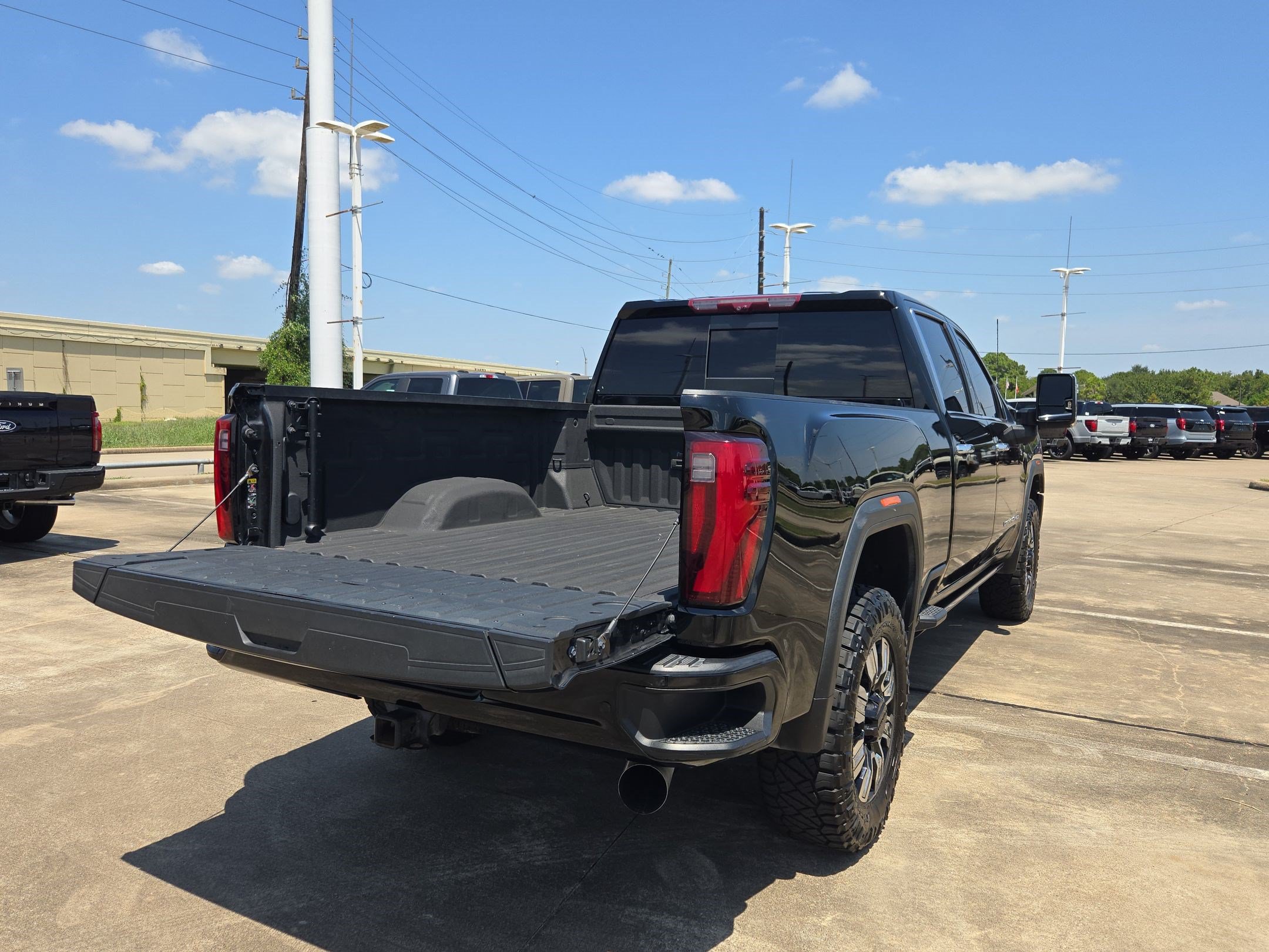 Used 2024 GMC Sierra 2500 Denali w/ Denali Reserve Package AWD/4WD image 32