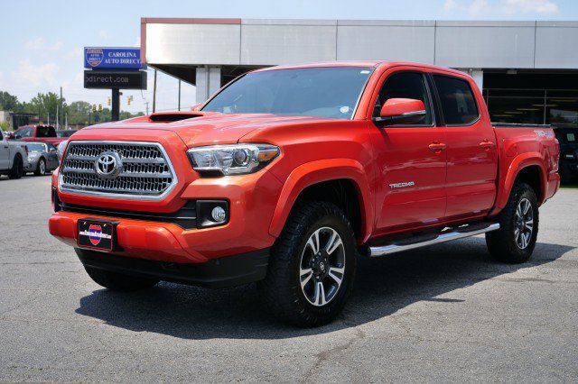 Used 2017 Toyota Tacoma TRD Sport w/ Premium & Technology Package AWD/4WD image 6