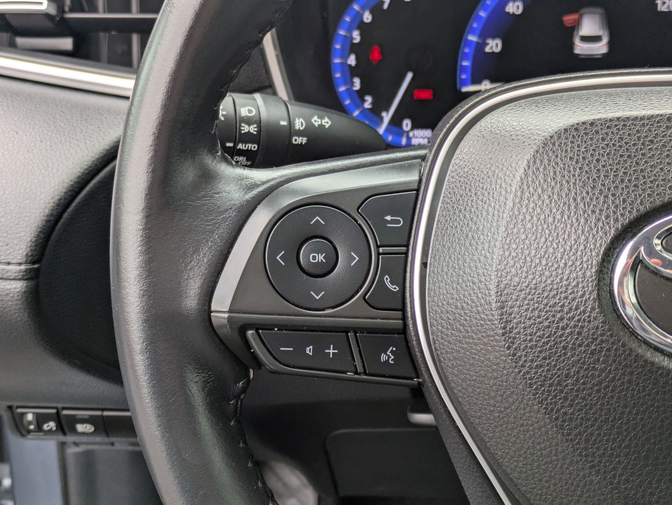 Used 2022 Toyota Corolla Cross XLE w/ Convenience Package AWD/4WD image 21