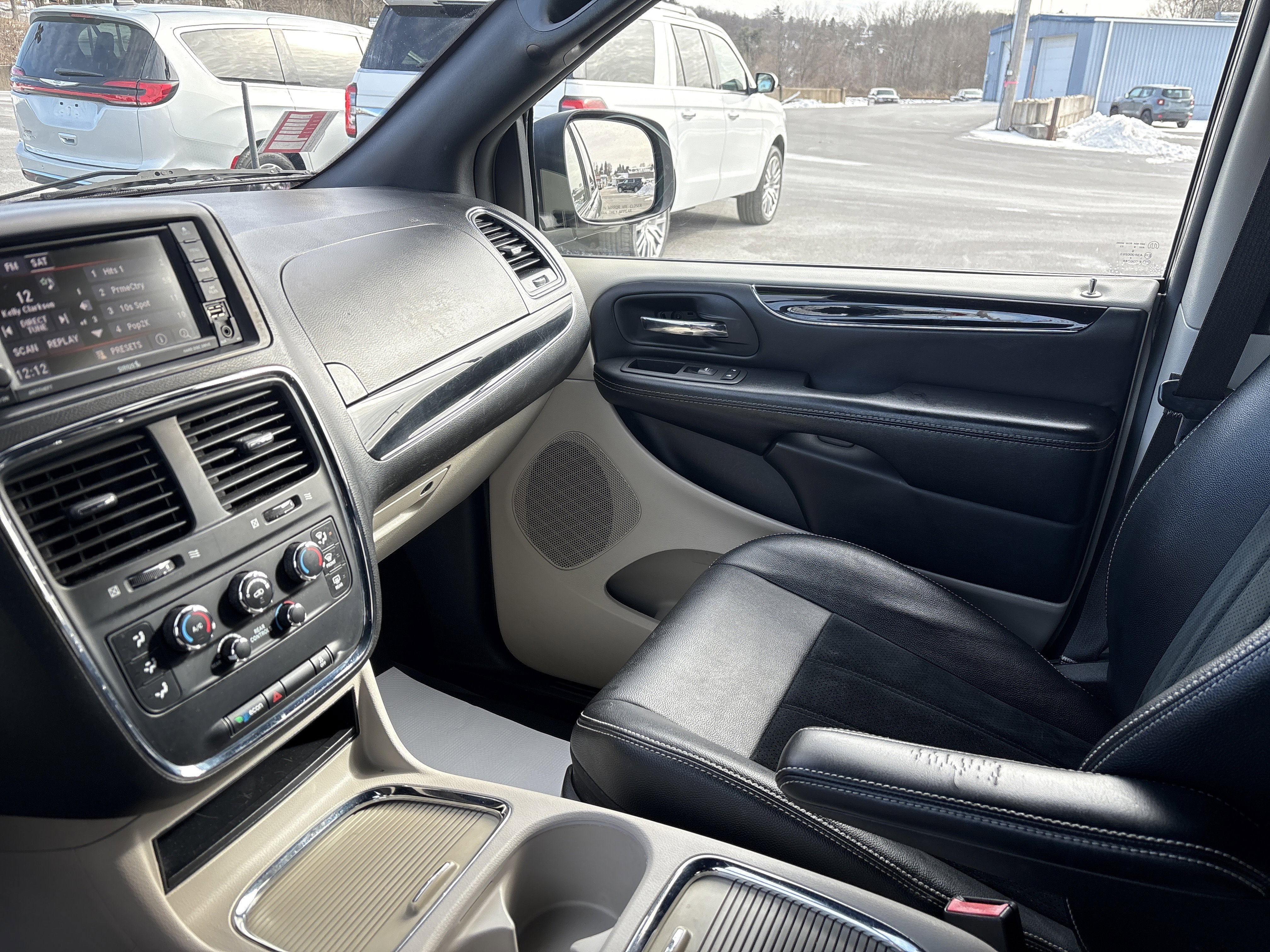 Used 2018 Dodge Grand Caravan SXT image 23