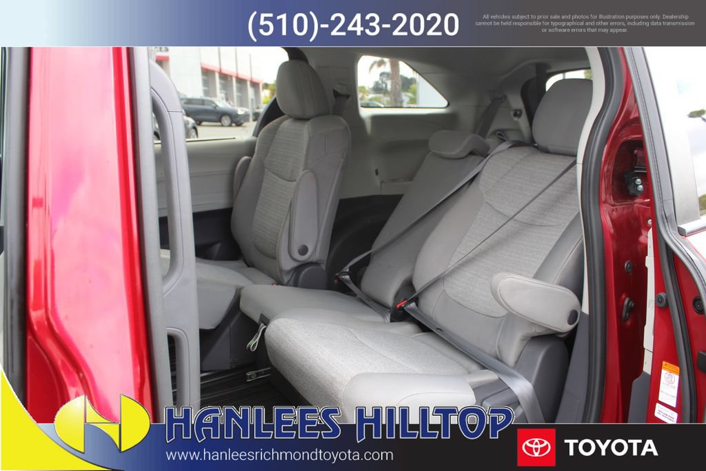 Used 2021 Toyota Sienna LE w/ LE Plus Package FWD image 17