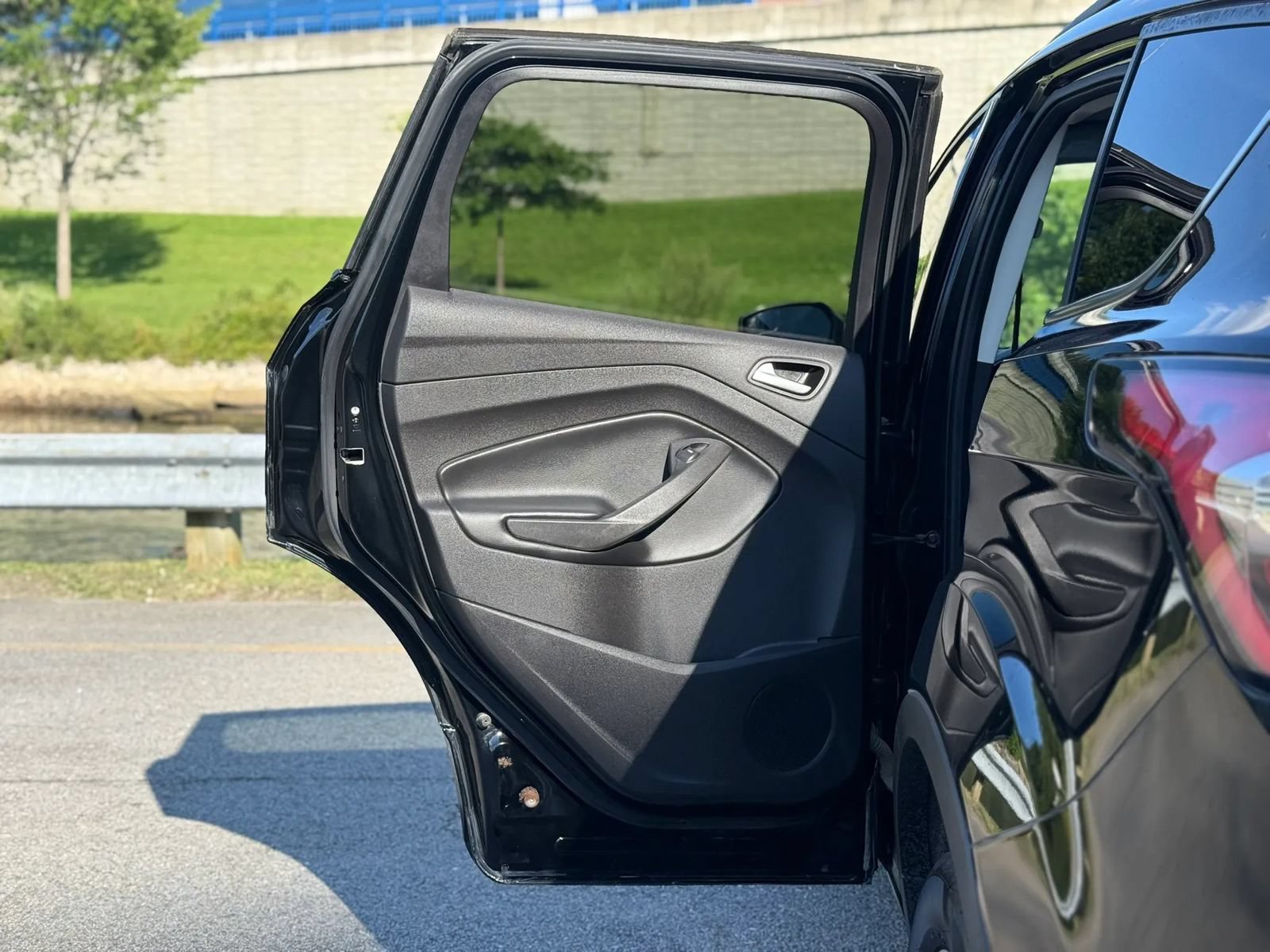 Used 2018 Ford Escape SE w/ SE Sync 3 Package AWD/4WD image 9