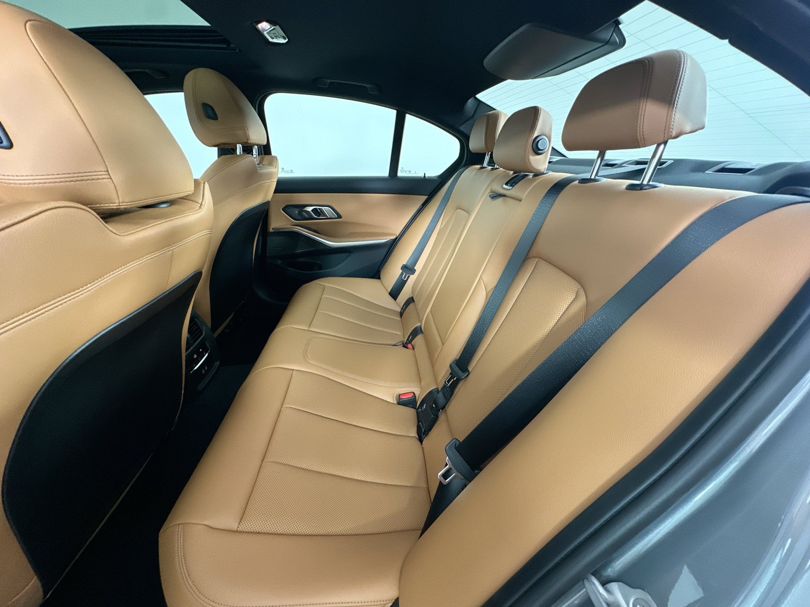 New 2026 BMW 330i xDrive Sedan w/ M Sport Package AWD/4WD image 37