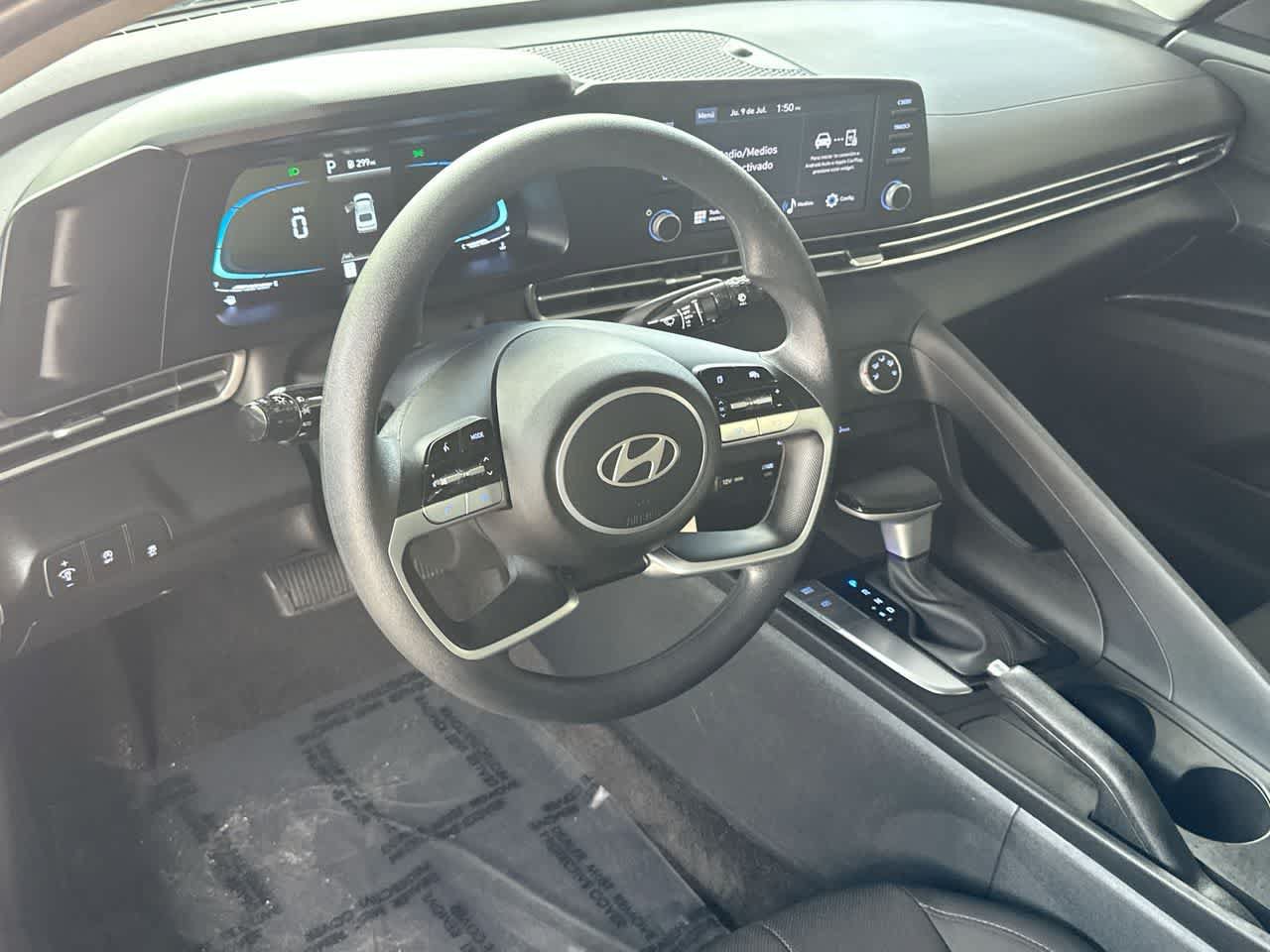 Used 2026 Hyundai Elantra SE FWD image 13