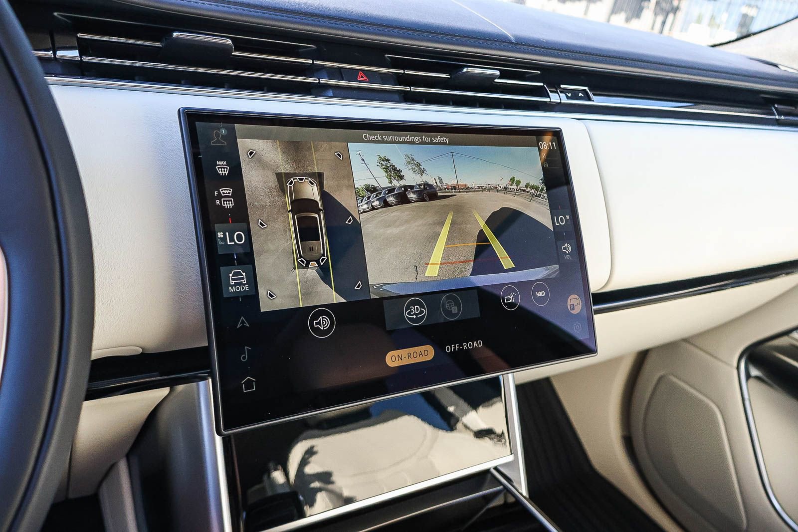 New 2026 Land Rover Range Rover Long Wheelbase SE image 38