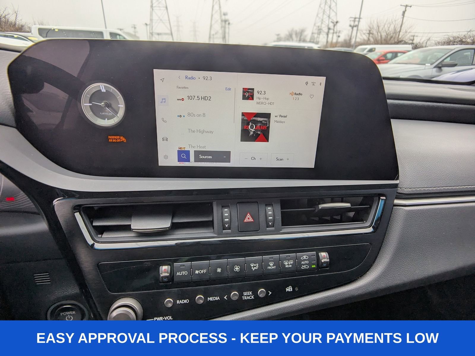 Used 2023 Lexus ES 300h w/ Premium Package image 32