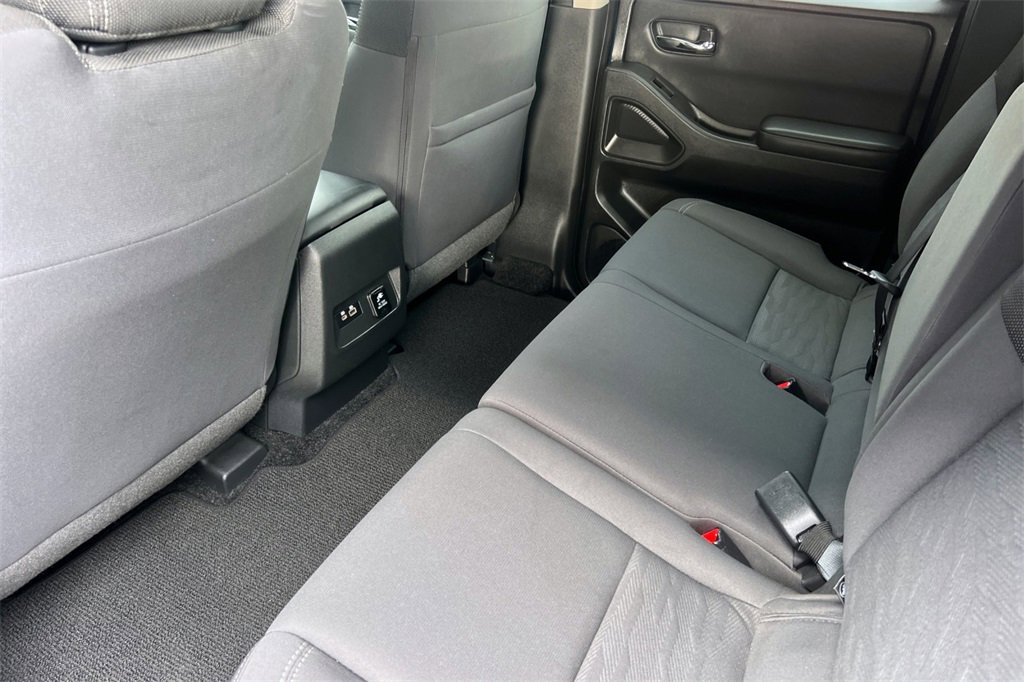 Used 2023 Nissan Frontier SV w/ SV Convenience Package image 15