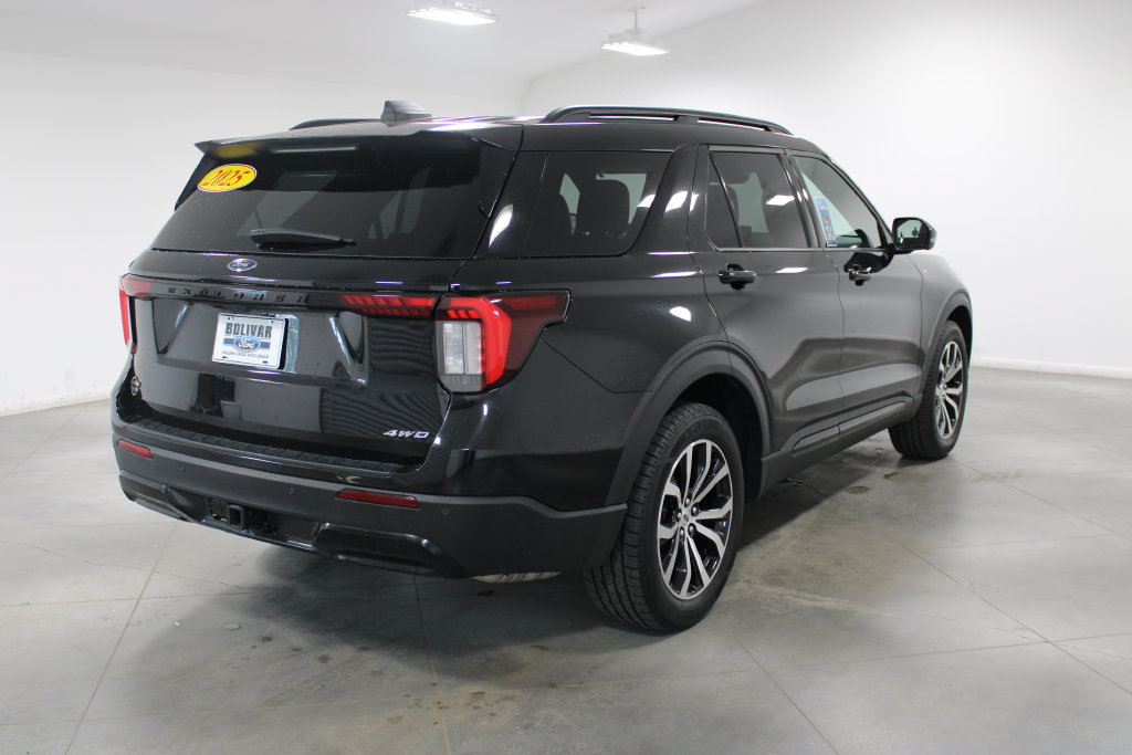 Used 2025 Ford Explorer ST-Line AWD/4WD image 8