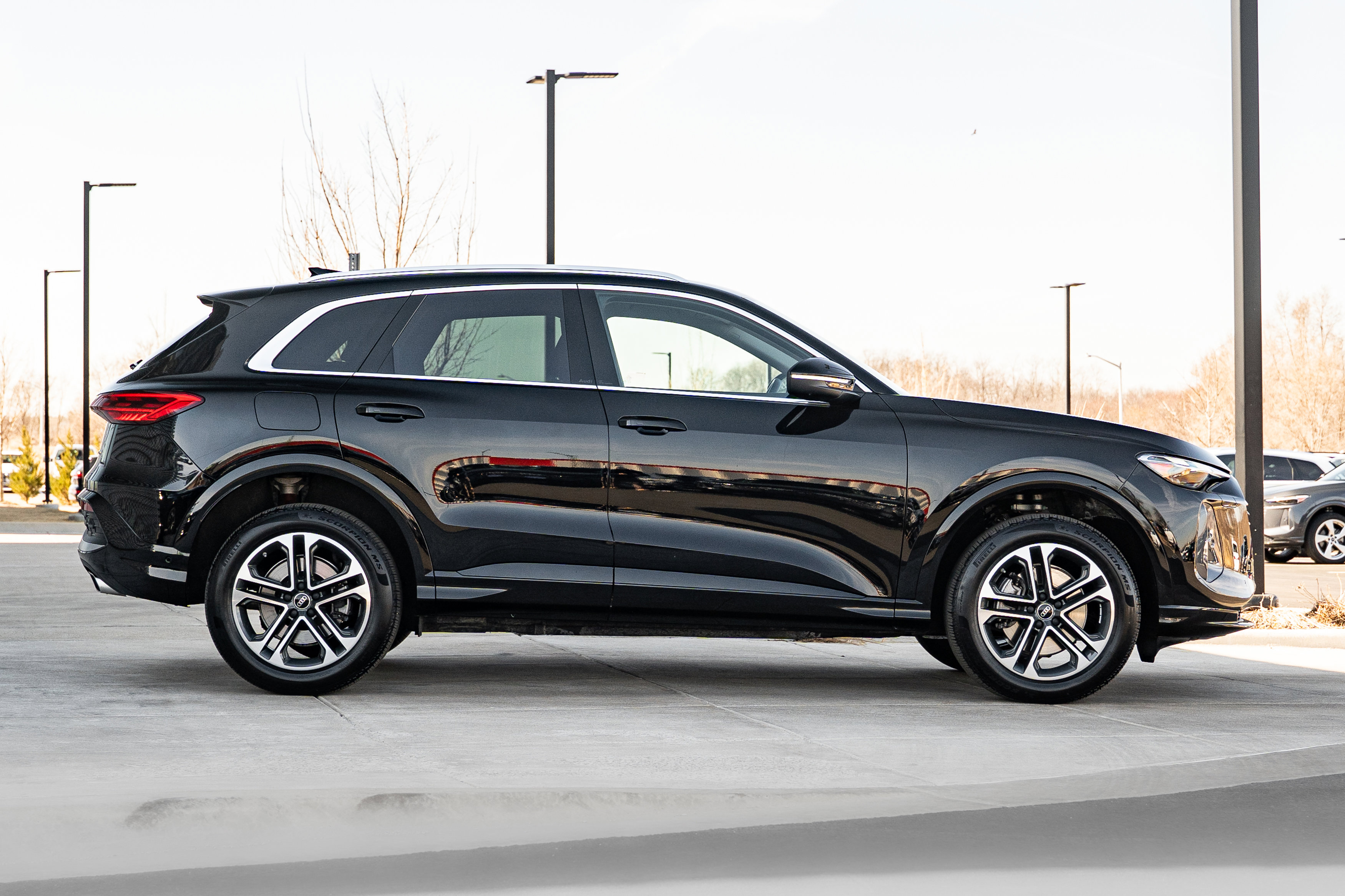 Certified 2025 Audi Q5 Premium w/ Convenience Package image 3