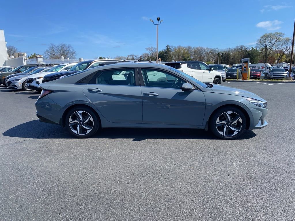 Certified 2022 Hyundai Elantra Limited w/ Cargo Package image 2