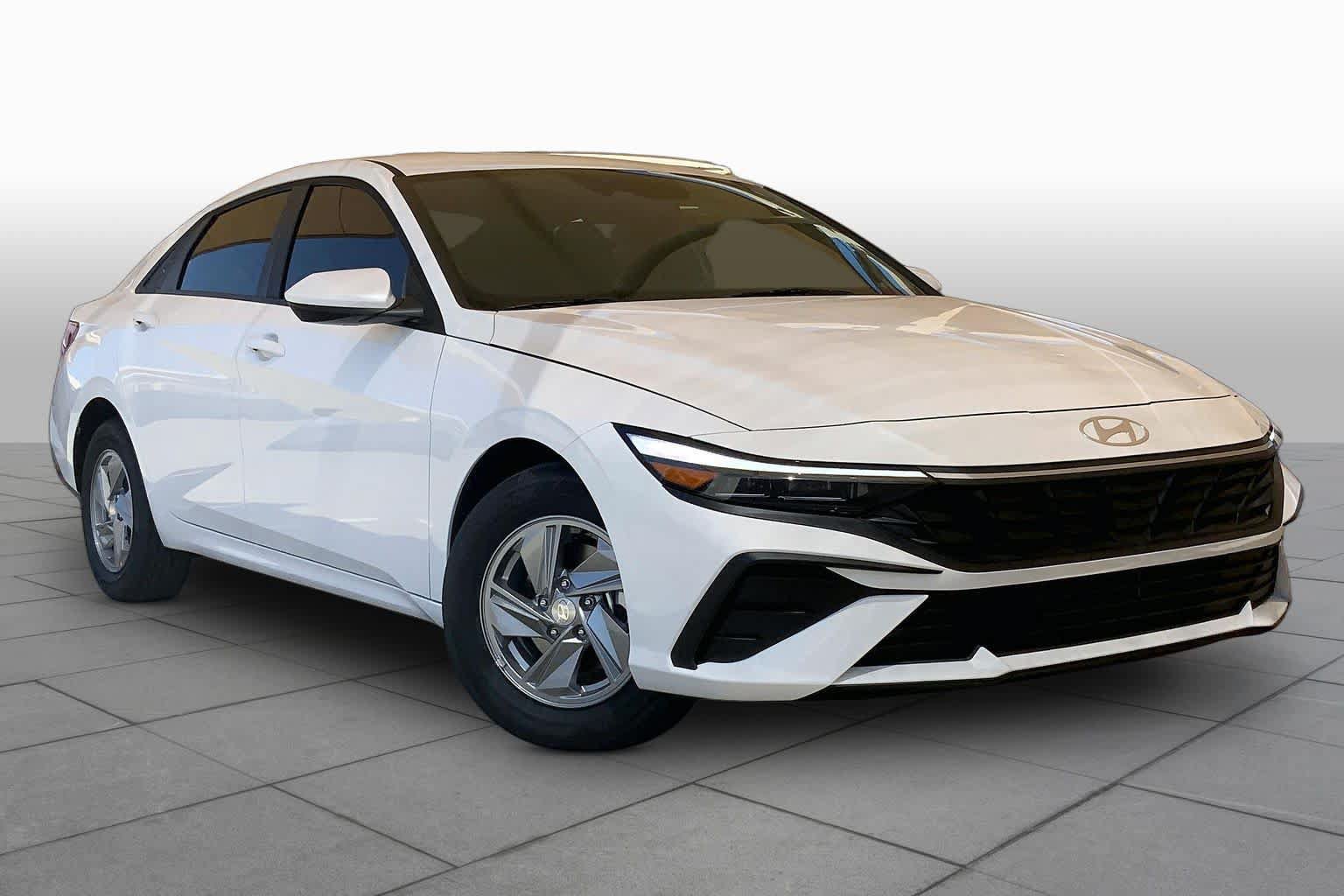 New 2026 Hyundai Elantra SE FWD image 2
